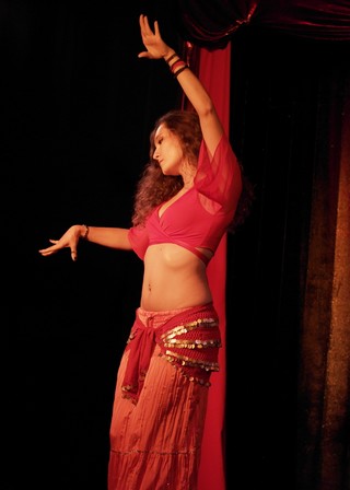 Stage de Danse Orientale , Vacances en famille, Danse collective en ligne